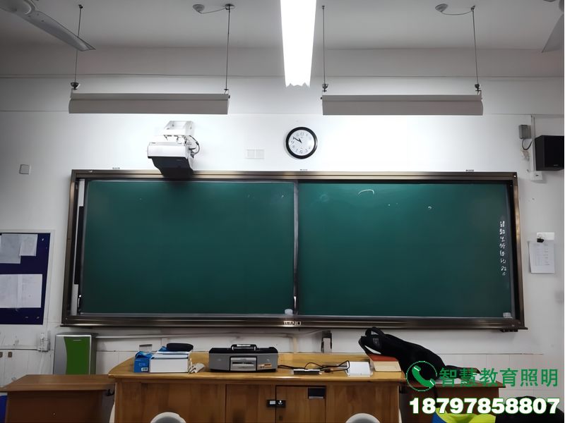 教室绿板照明灯